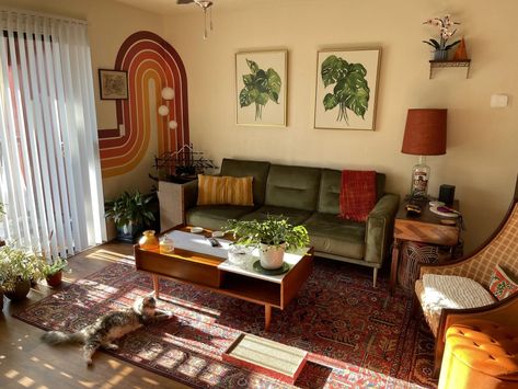 Cozy Condo Interior Design, Mcm Living Room Decor, Phoenix Apartment, Kitchens Apartment, Apartment Eclectic, Eclectic Grandma, Vintage Apartment Decor, Mid Century Modern Apartment, Mcm Living Room