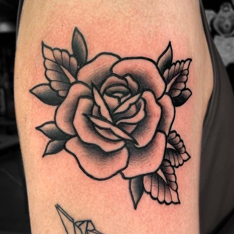 White Rose Tattoo Traditional, Rose Sleeve Tattoo Design, American Traditional Rose Black And Grey, American Traditional Rose Flash, Traditional Style Rose Tattoo, Traditional Rose Black And Grey, Old School Roses Tattoo, Tradition Flower Tattoo, Old School Rose Tattoo Black