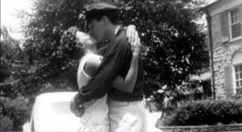 Elvis Kiss, Elvis Kissing, 50’s Aesthetic, Elvis And Me, Graceland Memphis, Young Elvis, Elvis Presley Pictures, Weather Photos, Lisa Marie Presley