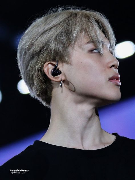 Jimin Jawline, Park Ji Min, Park Jimin Bts, Busan, Bts Pictures, Mochi, Korean Singer, Bts Jimin, Kim Namjoon