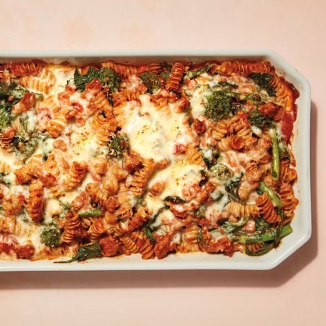 Enjoy a tasty and delicious meal with your loved ones. Learn how to make Whole-wheat pasta bake with sausage & broccoli rabe & see the Points value of this great recipe. Pasta Bake With Sausage, Broccoli Rabe Recipes, Rotini Pasta Recipes, Broccoli Rabe Recipe, Sausage And Broccoli, Sausage Broccoli, Sausage Marinara, Sausage Bake, Cheese Spaghetti