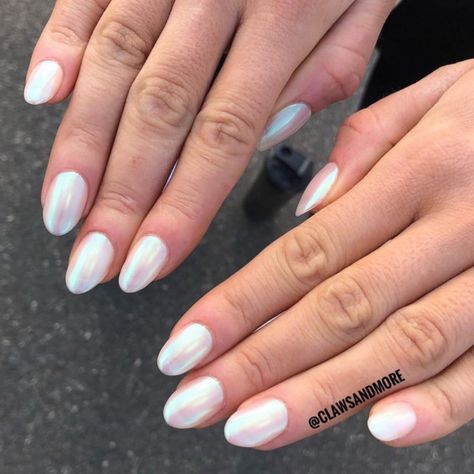 Oval Nails French, Haylie Bieber, Nails Hailey Bieber, Nails Pearl, Hailey Bieber Nails, Bieber Nails, Mint Nails, Green Acrylic Nails, Natural Nail Art