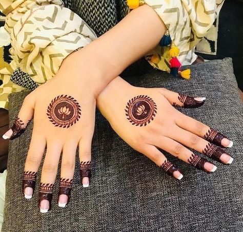 Tattoos Dainty, डिजाइनर कपड़े, Tato Henna, Henna Tattoo Designs Hand, Simple Henna Tattoo, About Rose, Latest Henna Designs, Rose Mehndi Designs, Mehndi Designs For Kids