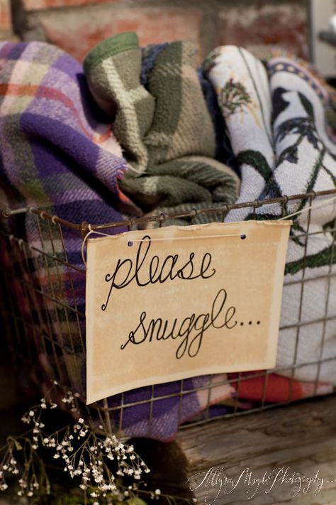 please snuggle {love this label and basket idea for blankets inside the house and those you bring to games, fall picnics, etc.} Favors Ideas, Bonfire Night, Cabin Decor, My New Room, Home Hacks, Engagement Party, Design Interior, Cozy House, Minneapolis