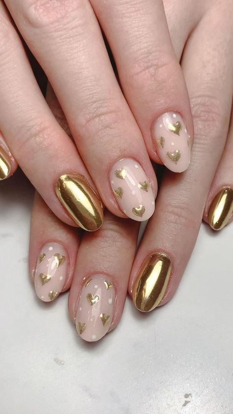 Gold Nails Gel, Round Spring Nails, Nail Designs Gel, Heart Nail Designs, Valentine Nail Art, Heart Nail, Nail Designs Valentines, Crazy Nails, Nails 2024