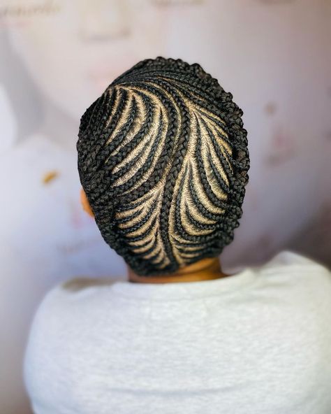 Let your hair walk into a room before you do😍❤️🔥 Freehand Happy client Cornrows are life !! #hairiseverything… | Instagram Two Clap Weaving Hairstyles, Cute Cornrow Ideas, Freehand Cornrows, Plaiting Hairstyles, Freehand Hairstyle For Black Women, Freehand Hairstyle, Free Hand Plaiting Natural Hair, Simple Cornrows For Natural Hair, Cornrow Updo On Natural Hair