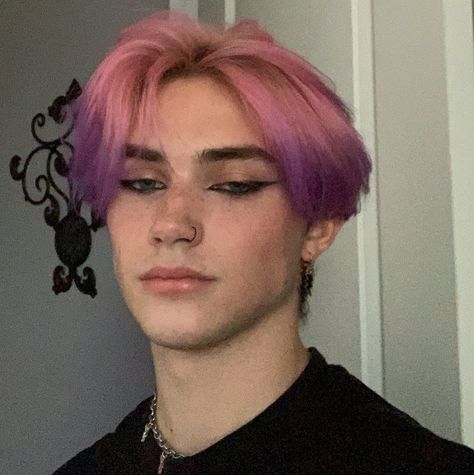 Guys With Eyeliner, Boys Colored Hair, Men Hair Color, Swag Makeup, Male Makeup, Aesthetic People, Editorial Makeup, Hair Inspo Color, Boy Hairstyles