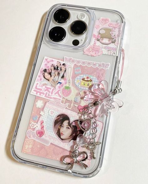 #pink #inspo #phone Iphone And Airpods, Iphone 13 Cases, Y2k Phone Case, Clear Phone Case Design, Kpop Phone Cases, Cute Ipad Cases, Produk Apple, Diy Case, Girly Phone Cases