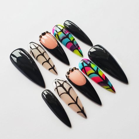 Wednesday And Enid Nails, Coffin Shape Halloween Nails, Wednesday Nails Ideas, Enid Nails, Summerween Nails, Wednesday Addams Nails, Nevermore Wednesday, Wednesday Nails, Monster High Nails