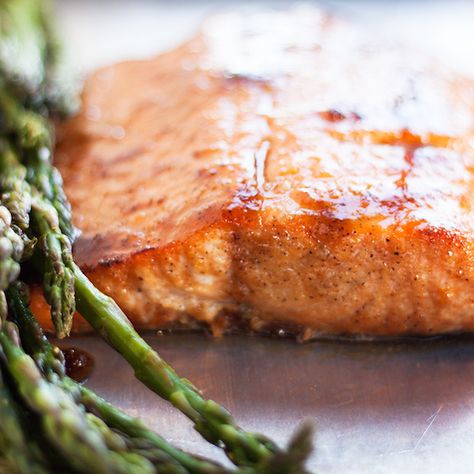 Bourbon Salmon is easy and savory! Make this recipe for dinner on a weeknight. Salmon With Dijon Mustard, Salmon Thai, Asian Glazed Salmon, Ginger Glazed Salmon, Salmon Basil, Pescatarian Dishes, Bourbon Salmon, Bourbon Glazed Salmon, Fish Meals