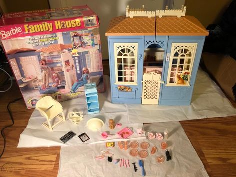 Family Cottage, Childhood Memories 90s, Barbie Sets, Work Stickers, Barbie Family, House Vintage, Barbie Doll House, Im A Barbie Girl, Nostalgic Toys