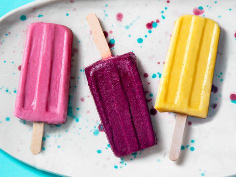 With this roadmap to creating the ultimate fruit-yogurt popsicles at your disposal, you’ll be enjoying them in no time. Raspberry Yogurt Popsicles, Blueberry Yogurt Popsicles, Fruity Popsicles, Frozen Pudding, Pudding Pops, Boozy Popsicles, Strawberry Popsicles, Yogurt Pops, Yogurt Popsicles