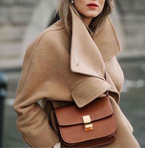 Camel Coat Outfit Classy, Camel Coat Outfit Casual, Camel Coat Outfit, Mode Tips, Tan Coat, Beige Outfit, Stil Inspiration, Camel Coat, Winter Trends