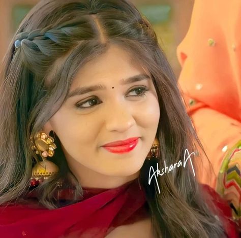 Sarara Hairstyle, Wedding Hairstyles For Long Hair Crown, Pranali Rathod Hairstyles, Akshara Hairstyle In Yrkkh, Hairstyles For Sharara Dress, Parandi Hairstyles Punjabi, Hair Style For Lehnga Wedding Hairs, Hairstyles For Side Parted Hair, Naira Hairstyles In Yrkkh