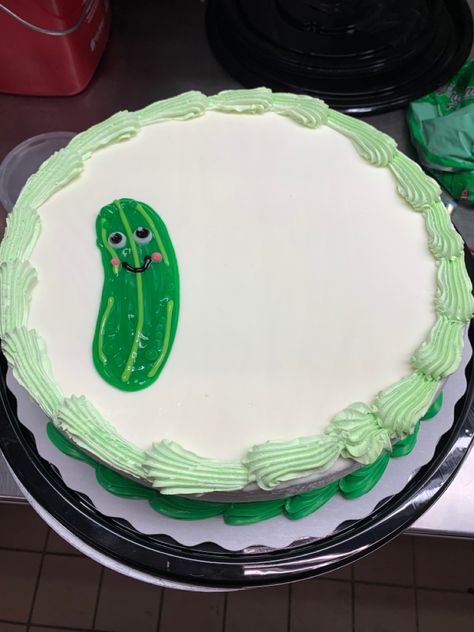 Pickle Cake Decoration, Pickle Cake Ideas, Pickle Cake, Pickle Birthday, Easy Kids Birthday Cakes, Birthday Desert, Funny Cakes, Birthday Things, Big Dill