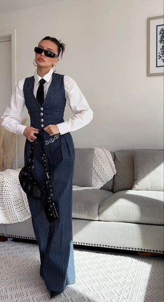 Pinstripe Wide Leg 2-piece Suit – Luxandluxy Celebrity Style Outfits, 3 Pieces Suit Woman, Blazer With Corset Outfit, Woman Vintage Outfit, Women In Pant Suits, Classic Woman Outfits, Vest Set Outfits For Women, Suits For Prom Girl, Grey Pinstripe Blazer Outfit