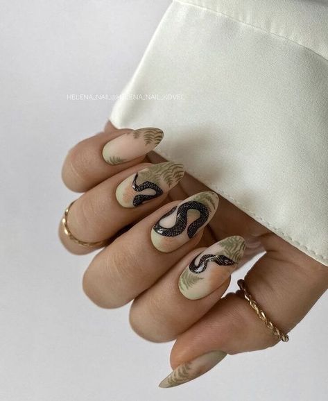 30 Seductive Snake Nail Designs To Release Your Inner Seductress Dune Nails, Snake Nail, Trendy Nail Polish, Get Nails, Oval Nails, Birthday Nails, Manicure Y Pedicure, Funky Nails, Nail Art Inspiration