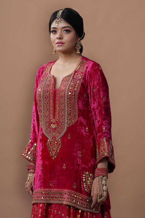 Kurta And Lehenga, Lehenga Silk, Velvet Kurta, Pakistani Bridal Dress, Velvet Lehenga, New Embroidery Designs, Velvet Dress Designs, Indo Western Dress, Saree Blouse Patterns