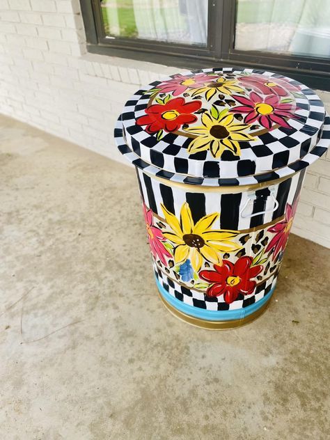 Painted Trash Cans Ideas, Painted Cans, Painted Trash Cans, Paint Cans, Painting Projects, Trash Can, Porch, Lamps, Yard