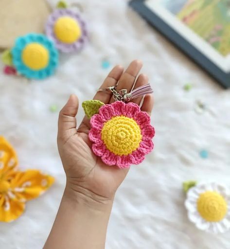 Crochet Heart Keychain, Crochet Daisy Flower, Amigurumi Tiger, Amigurumi Elephant Pattern, Daisy Flower Pattern, Keychain Patterns, Crochet Keychains, Chubby Cat, Candy Pattern