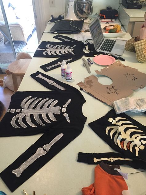 Easy Skeleton Costume, Diy Skeleton Costume, Girls Skeleton Costume, Skeletons For Halloween, Skeleton Outline, Skeleton Costume Kids, Skeleton Costume Diy, Skeleton Costume Women, Skeleton Pajamas