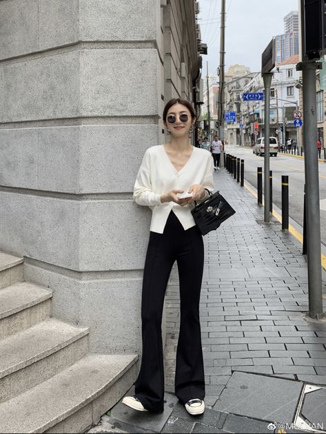 Internship Outfit, Korean Style Outfits, Korean Fits, Simple Style Outfits, Japan Outfit, Casual Day Outfits, Classy Work Outfits, Black White Fashion, Street Style Outfit