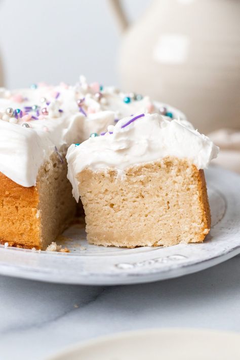 This soft and plush small vanilla cake recipe is based off of my award winning vegan vanilla cake! NO eggs, just one bowl, and one layer with the moist moist & tender crumb! Best Homemade Vanilla Cake, Homemade Vanilla Cake Recipe, Perfect Vanilla Cake Recipe, Small Chocolate Cake, Perfect Cake Recipe, Perfect Vanilla Cake, Vegan Vanilla Cake, Vanilla Sheet Cakes, Easy Vanilla Cake