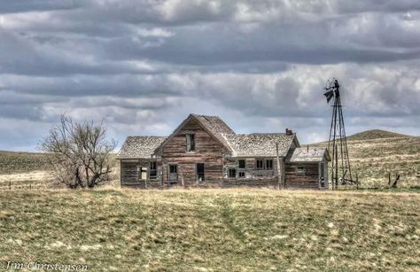 Old ranch w. Wyoming Old West Ranch, Old Western House, Old Ranch House, Dior Sauvage, Old Abandoned Houses, West Home, Vbs 2024, Architecture Background, American Western