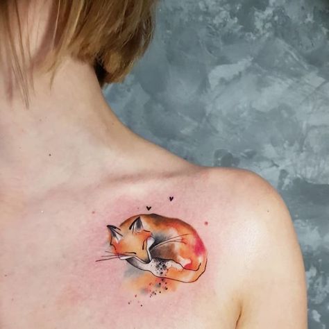 Cute tattoo of a curled-up fox sleeping on the left shoulder Watercolour Fox Tattoo, Gaston Tattoo, Sleeping Fox Tattoo, Tiny Fox Tattoo, Bodhi Tattoo, Tattoos Arrow, Tattoos Mermaid, Tattoos Sunflower, Tattoos Elephant