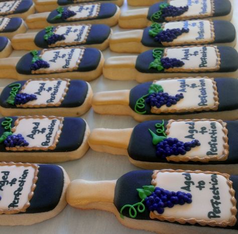 Bottle Cookies Decorated, Wine Bottle Cookies, Wine Birthday Cake, Wine Cookies, Wine Birthday, Cookies Decoradas, Cookies Theme, Sugar Cookie Royal Icing, Birthday Wine