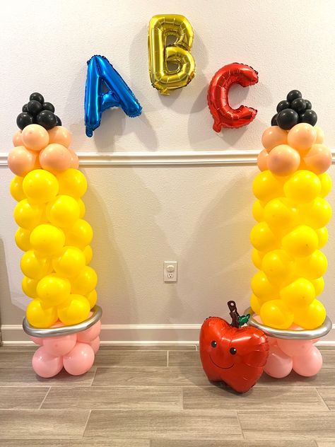 Pre K Graduation Balloon Arch, Teacher Graduation Party Decorations, Teacher Grad Party, Pre K Graduation Party, Balloon Pencil, Teacher Graduation Party, Kindergarten Graduation Party, Teacher Party, Welcome To Kindergarten