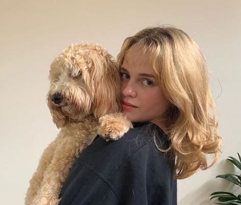 Odessa Young Bio, Height, Weight, Age, Wiki, Facts, Net Worth Odessa Young, Young Aesthetic, Ginger Tabby Cat, Radha Mitchell, Sunday Movies, Faceclaims Female, Ginger Tabby, Finnick Odair, Best Actress Award