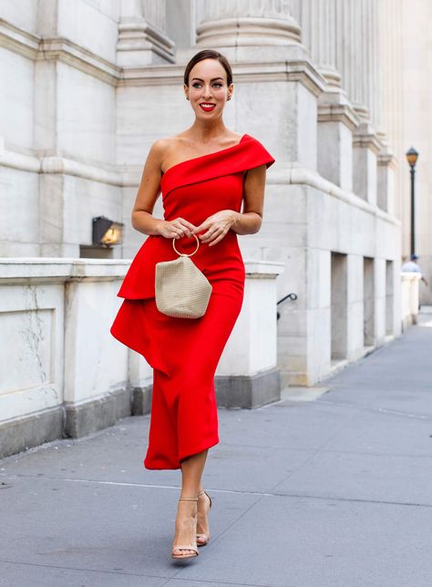 Sydne Style wears elliatt red one shoulder dress for holiday dress ideas #red #reddress #redlipstick #holidaydresses @sydnesummer Red Carpet Party Outfit, Red Carpet Party Dress, Party Dress Inspiration, Red Carpet Dress, Carpet Dress, 파티 드레스, Red Carpet Outfits, Theme Dress, Dress Attire