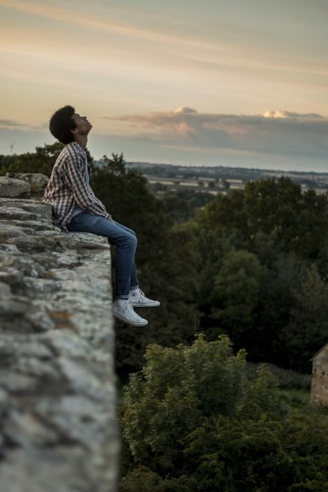 Looking Up At The Sky, Man Looking Up, Up To The Sky, Cloud Drawing, Look At The Sky, Portrait Shots, Sky And Clouds, Photos Of Women, Download Free Images