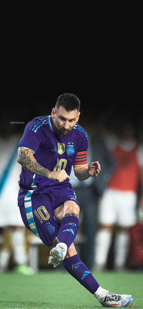 Messi Wallpaper 4K https://twitter.com/j4vibenitez/status/1801833879096938946?s=19 Messi Dribbling, Messi 4k, Messi Wallpaper, Messi Pictures, Messi Wallpapers, Cristino Ronaldo, Lionel Messi Wallpapers, Lionel Andrés Messi, Best Football Players