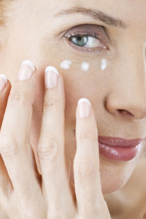 Where To Apply Eye Cream So That It Actually Works Hormonal Acne Supplements, How To Apply Blusher, Homemade Eye Cream, Diy Eye Cream, Blusher Makeup, Dry Skin Problem, Firming Eye Cream, Scaly Skin, Younger Skin