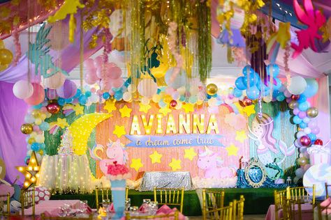 Avianna’s Dreamland Themed Party – Stage Dreamland Birthday Theme, Dreamland Party Theme, Dreamland Party, Birthday Blast, Balloon Clusters, 1st Birthday Themes, Simple Centerpieces, Dream Land, Unicorn Theme