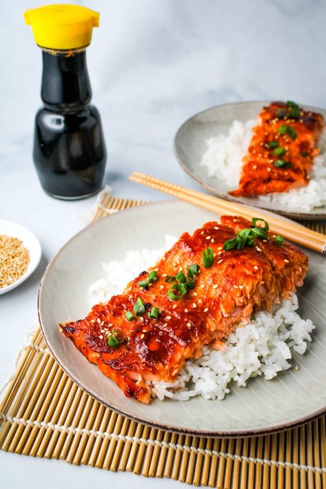 Miso Glazed Salmon Hawaii Recipes, Miso Glazed Salmon, Honey Glazed Salmon, Miso Salmon, Salmon Glaze Recipes, Heart Recipes, Miso Glaze, Hawaii Food, Pan Seared Salmon