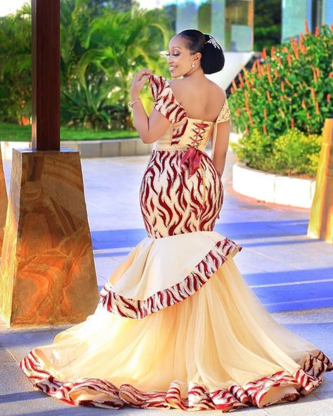 African Dresses Modern Wedding, Traditional Wedding Gowns African, Long African Dresses For Women Wedding, Wedding African Dress, Traditional Outfits African Wedding, Modern African Dresses Wedding, African Bridal Dresses Ankara, African Traditional Dresses Wedding, Kitchen Party Dresses African