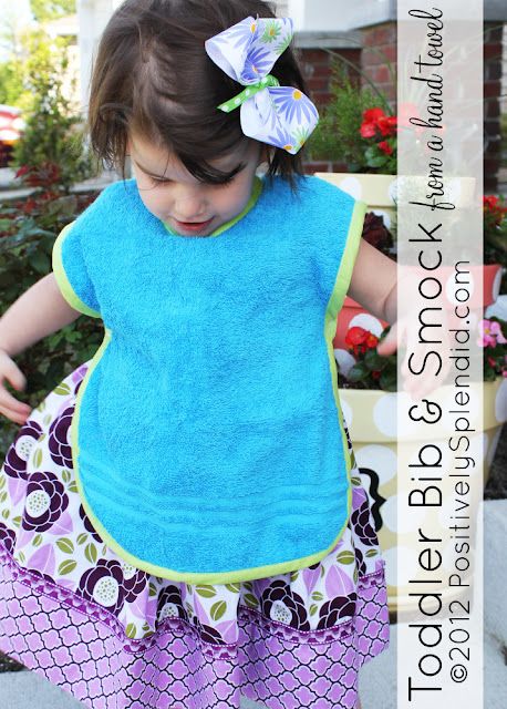 Toddler bib & smock tutorial from @Amy Bell -> great for kiddos with large heads like my boys! Toddler Bibs Pattern, Baby Bib Tutorial, Toddler Smock, Diy Baby Bibs, Bib Tutorial, Smock Pattern, Toddler Towels, Toddler Bib, Baby Bibs Patterns