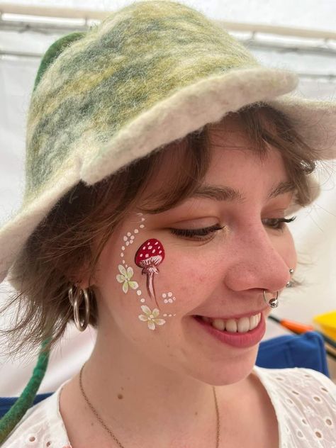 Face Paint Mushroom, Earth Day Face Paint, Facepainting Ideas Aesthetic, Facepainting Ideas For Women, Mushroom Face Paint, Face Paint Aesthetic, Face Paint Ideas Aesthetic, Small Face Painting Ideas, Cool Face Paint Ideas