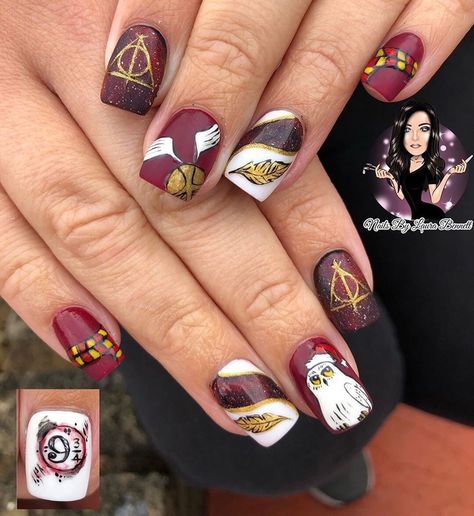 Muggle Style on Instagram: “@laurabsnails definitely put a lot of thought and character into this gorgeous Harry Potter Christmas nail set! Peep that adorable Hedwig…” Christmas Nail Set, Harry Potter Nails Designs, Hogwarts Oc, Potter Nails, Harry Potter Nail Art, Character Nails, Band Trip, Harry Potter Nails, Fingernails Painted