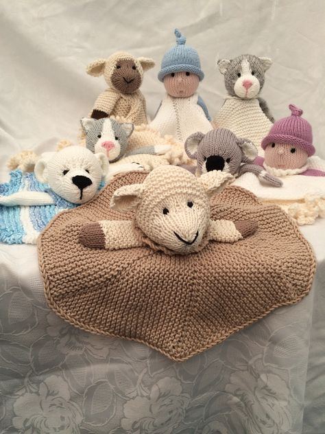 Baby Snuggle Blanket, Diy Knitting Projects, Easy Baby Knitting Patterns, Lovey Baby Blanket, Lovey Pattern, Cuddle Blanket, Animal Knitting Patterns, Knitting Patterns Toys, Baby Knitting Patterns Free