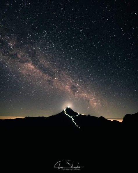 Sri Padaya (Adam's Peak), Sri Lanka . 📸 @gihan_shanaka Sri Padaya, Adam's Peak Sri Lanka, Adam's Peak, Sacred Mountain, Diamond Wallpaper, Sri Lanka Travel, Pilgrimage, Awe Inspiring, Sri Lanka