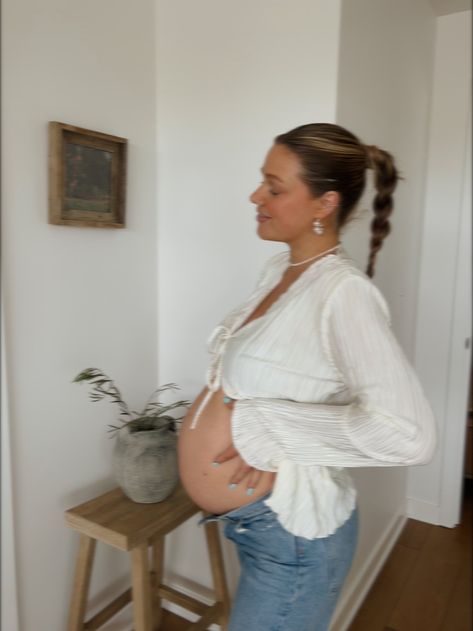 Hair Braided Ponytail, Bre Sheppard, 28 Weeks Pregnant, Pregnant Fashion, Pregnancy Belly Photos, Be Aesthetic, Belly Bump, Belly Photos, Fashion Mom