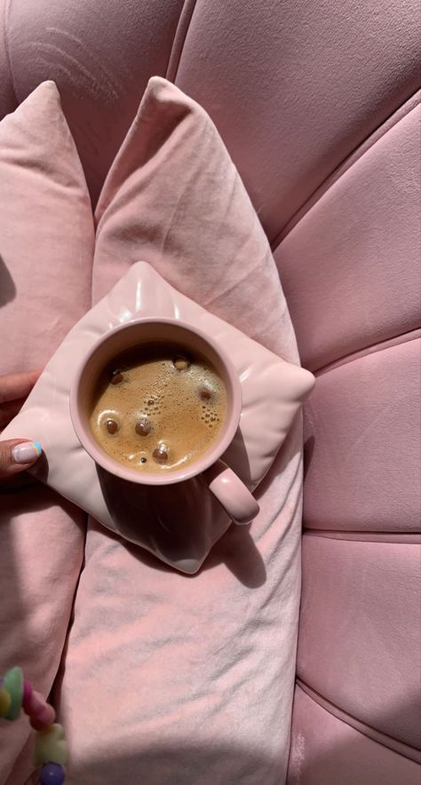 #coffeeaddict #coffeeaesthetic #pink #pinkcore #pinkaesthetictheme #aesthetictumblr #aesthetic #morningroutine Phone Wallpaper Boho, Pretty Coffee, Pink Life, Pretty Drinks, Pink Vibes, Pink Pillows, Everything Pink, Brown Aesthetic, Aesthetic Images