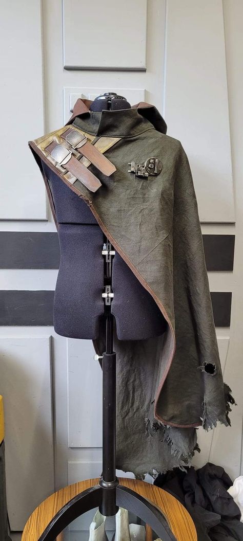 Assasin Aesthetic Moodboard, Ren Fest Outfits Men, Mens Fantasy Clothing, Rogue Outfits Male, Male Fantasy Clothing Casual, Fantasy Cloak Design, Dnd Ranger Outfit, Star Wars Costume Design, Fantasy Adventurer Outfit