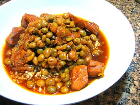 #trinidad #chiefcurrypowder #curry #curries #tropicalfoods #caribbeancuisine #cookery #chefs #pigeonpeas Datil Pepper, Food For Chickens, Parakeet Food, Trinidadian Recipes, Squirrel Food, Green Pigeon, Stew Chicken, Gluten Free Chicken Recipes, Green Salads