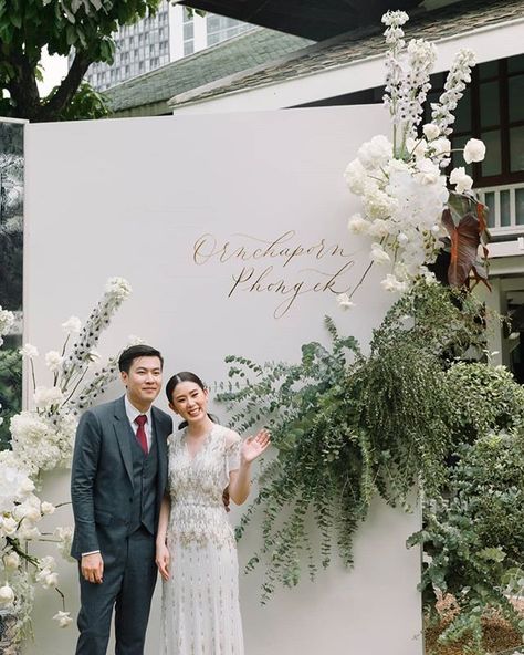 Bangkok Wedding, Photo Booth Backdrop Wedding, Booth Backdrops, Wedding Reception Backdrop, Wedding Ceremony Ideas, Simple Wedding Decorations, Wedding Backdrop Design, Wedding Backdrop Decorations, Wedding Decor Style