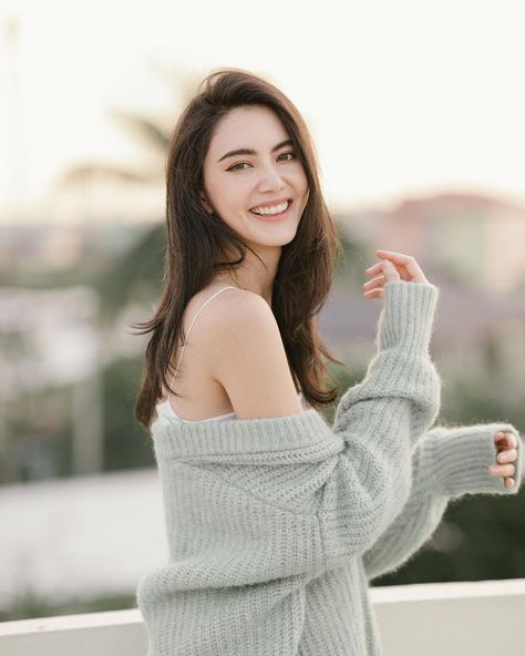 Davika Hoorne, Stylish Photo Pose, Photography Poses Women, Portrait Poses, Girls Fashion Clothes, Inspirational Women, Beauty Women, Asian Beauty, Photography Poses